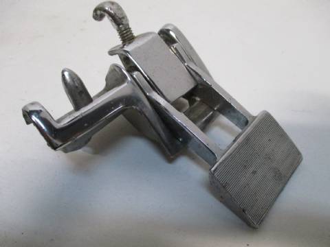 Right convertible top latch